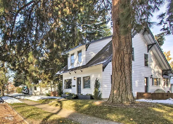 Charming Downtown Coeur Dalene Home With Yard!